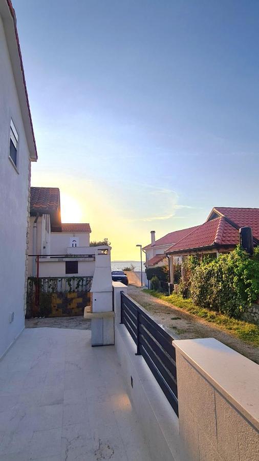 Family Oasis Apartment Zukve Vrsi Exterior photo