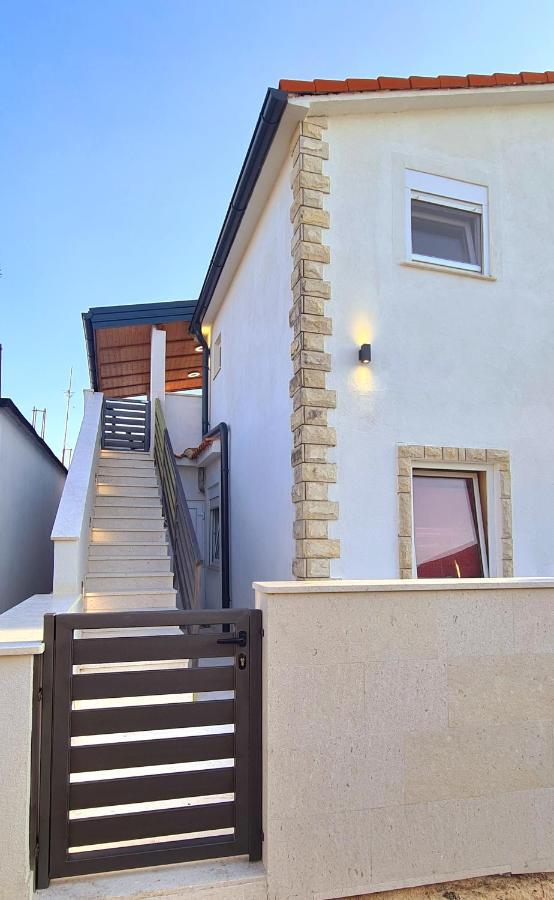 Family Oasis Apartment Zukve Vrsi Exterior photo